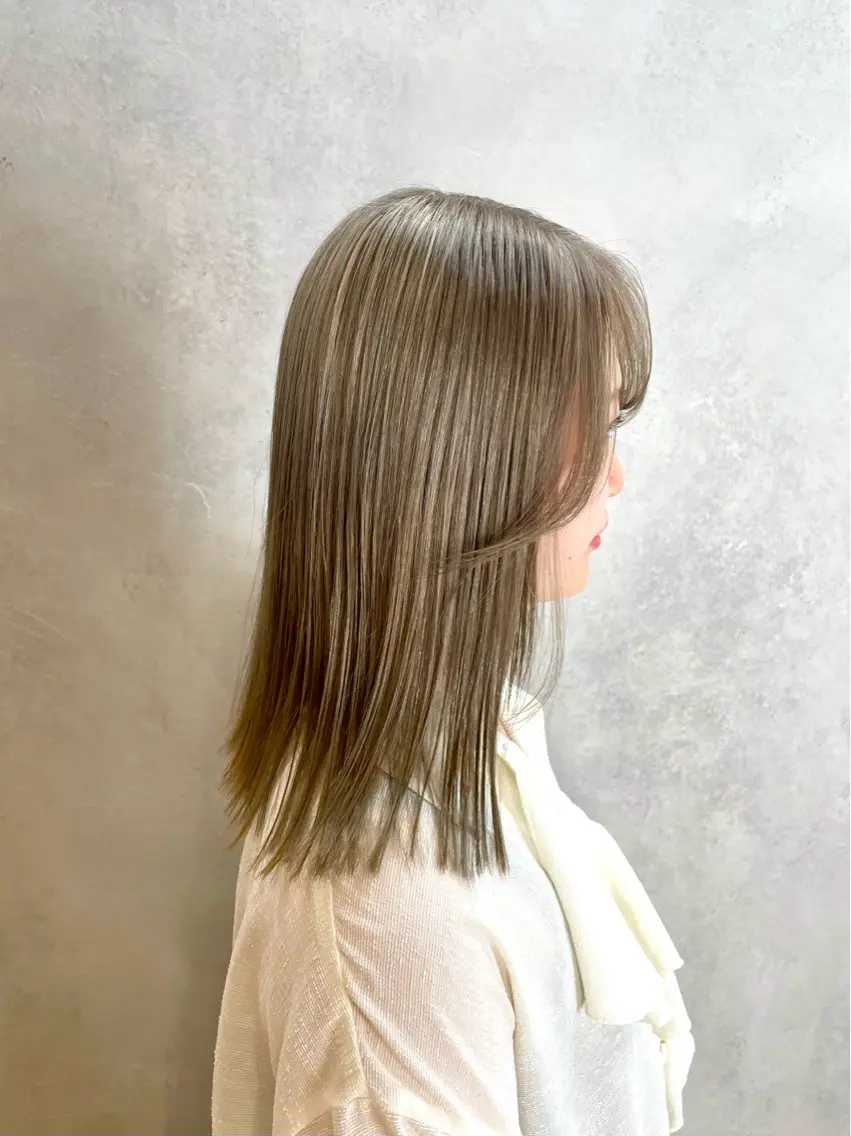 セミロング カラー グレージュ ハイトーンカラー ミルクティーグレージュ 髪質改善⭐️ 桜場のヘアスタイル