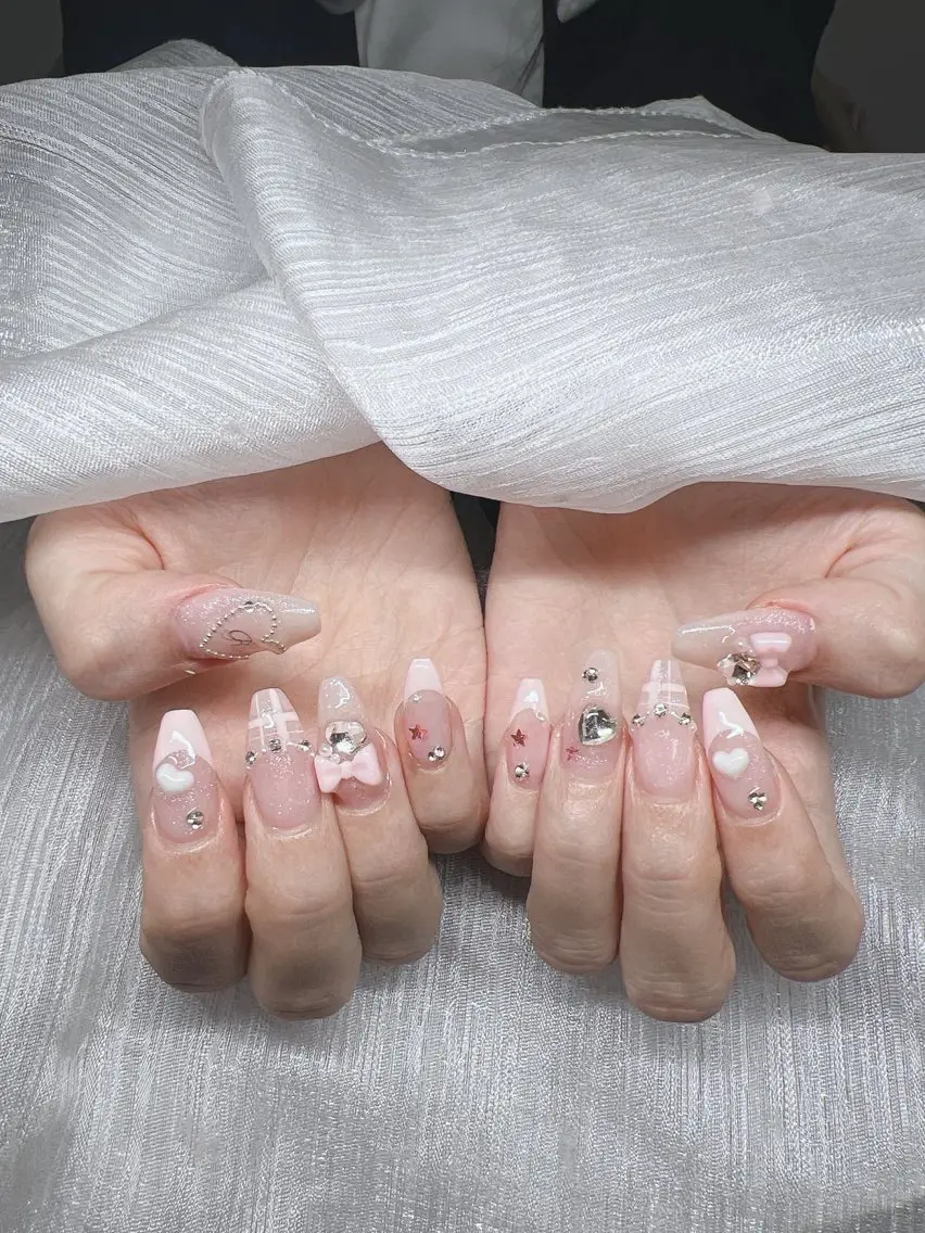 ネイル オーロラネイル チークネイル 長さ出し フットネイル フレンチネイル ハンドネイル Lee Nails チップ長さだし専門店のネイルデザイン