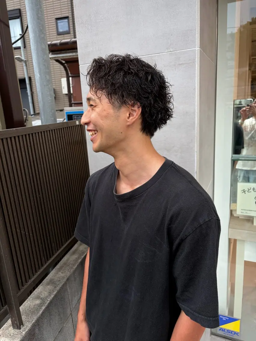 パーマ メンズ アップバング フェードカット フェザーパーマ メンズパーマ 学生（メンズ向け） カット パーマ スパイキーショート/ ピンパーマ特化のヘアスタイル