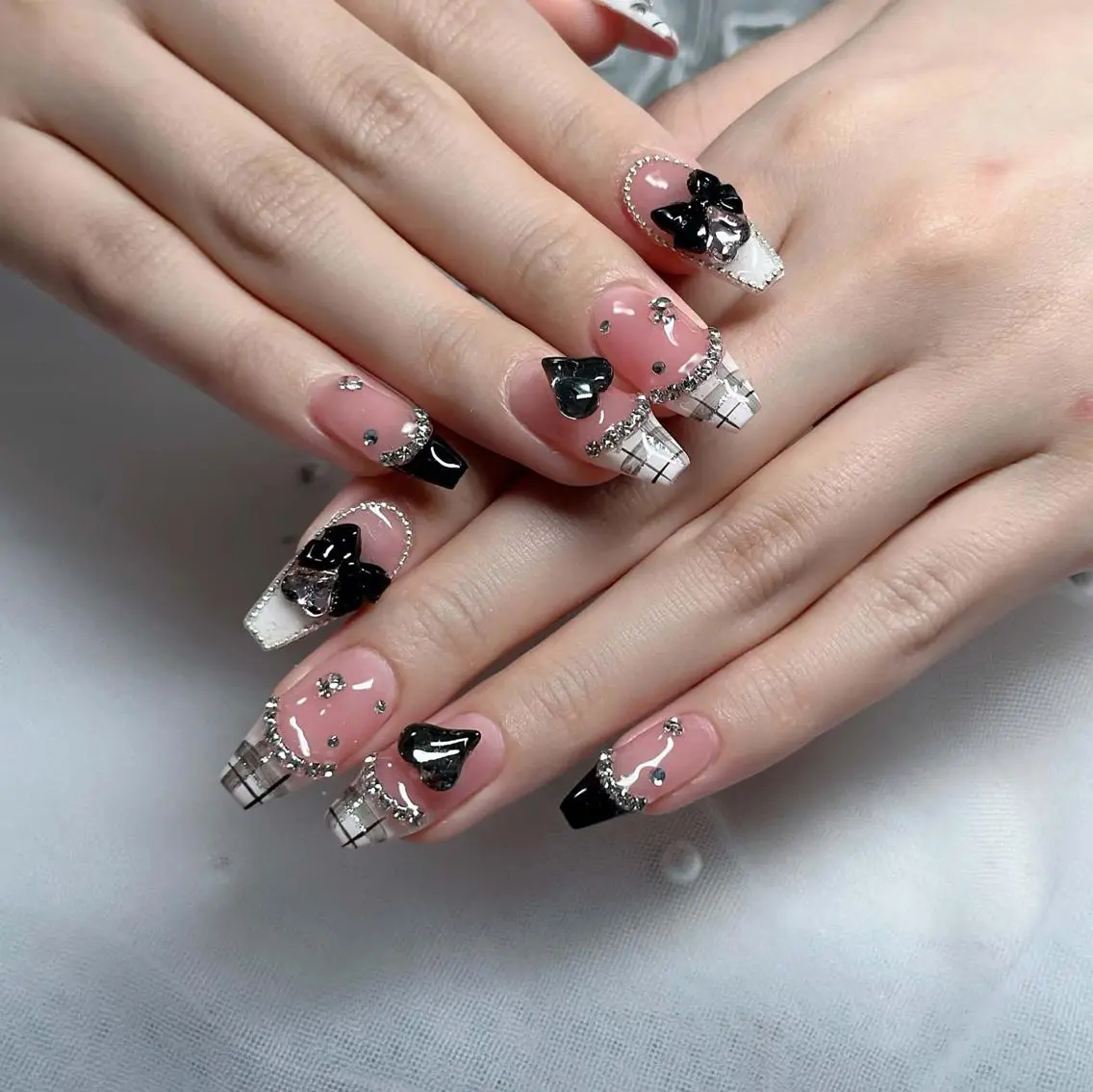 ネイル フレンチネイル ジェルネイル ハロウィン 韓国ネイル マグネットネイル ハンドネイル neco H.babynailのネイルデザイン