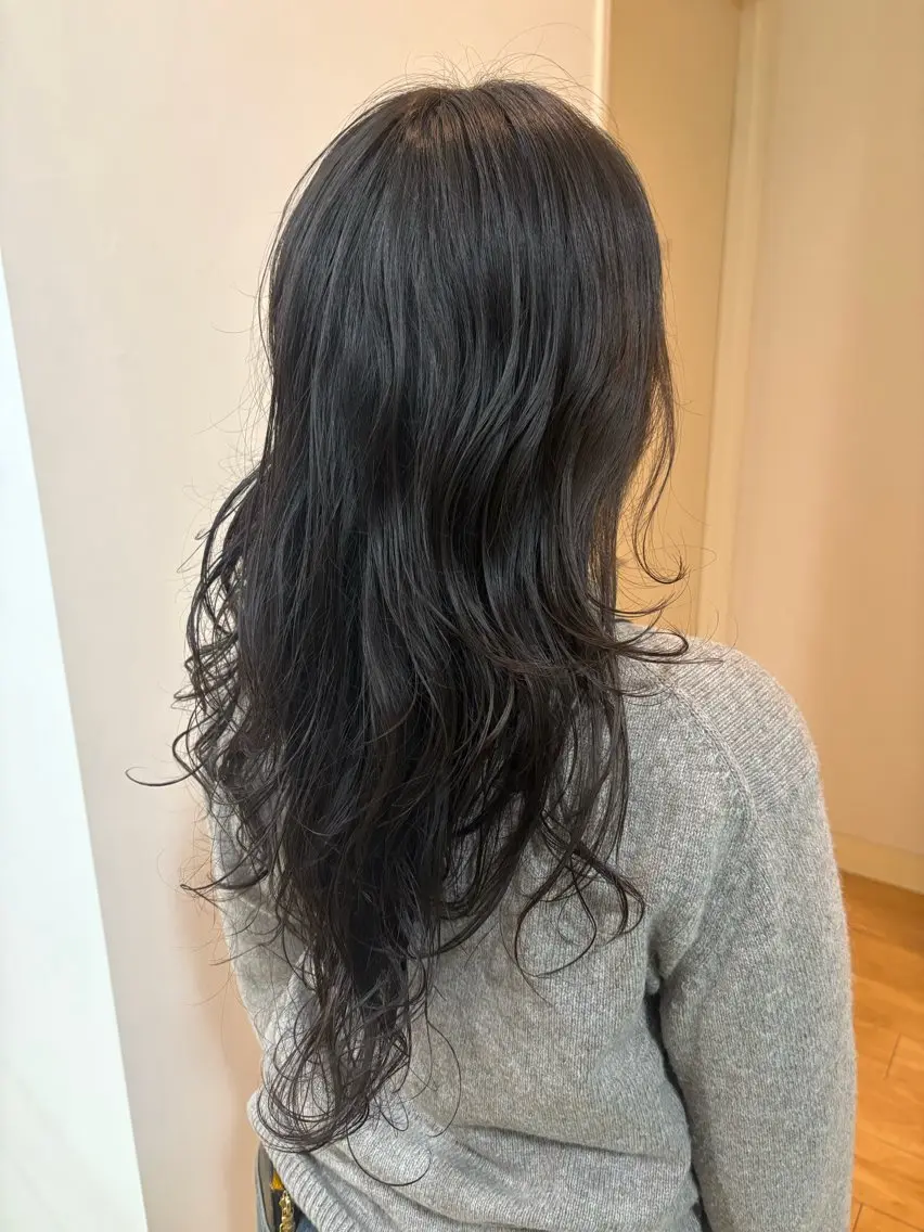 ロング カラー 透明感カラー ダークグレー ダークグレージュ グレージュ 水江 基のヘアスタイル