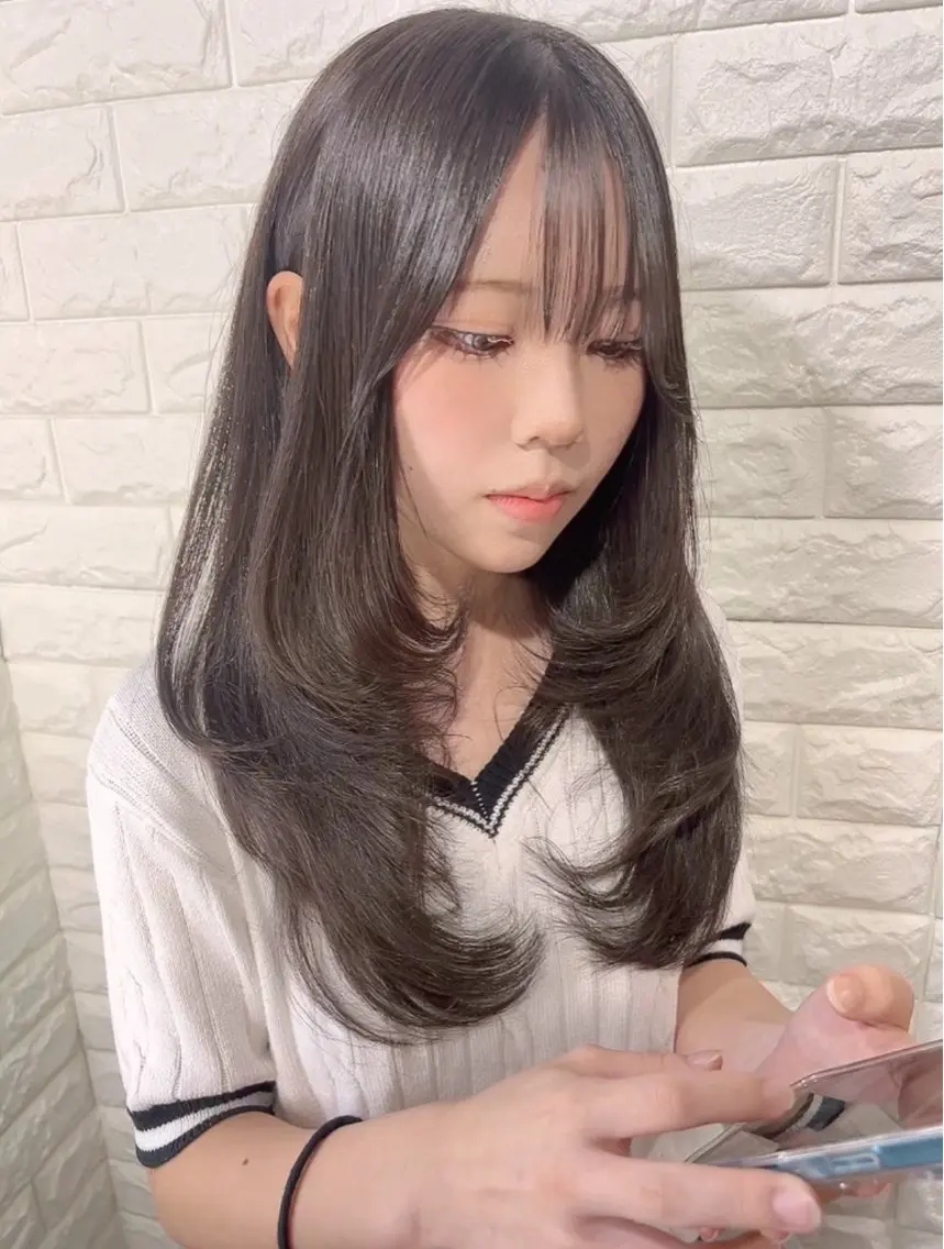 セミロング カラー グレージュ レイヤーカット 小顔カット 縮毛矯正 カット ヘアカラー トリートメント レイヤー/ダブルカラ ー/縮毛矯正/マサキのヘアスタイル