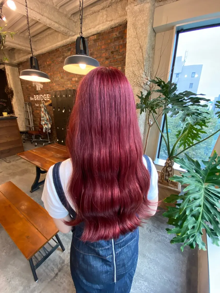 ロング カラー レッドカラー ヘアカラー the BRIDGE 加藤みのりのヘアスタイル