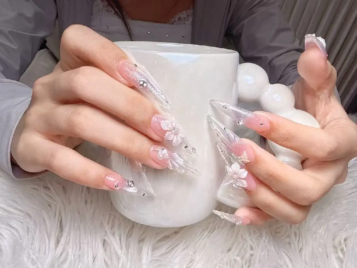 ネイル ENsalon AKIRAのネイルデザイン