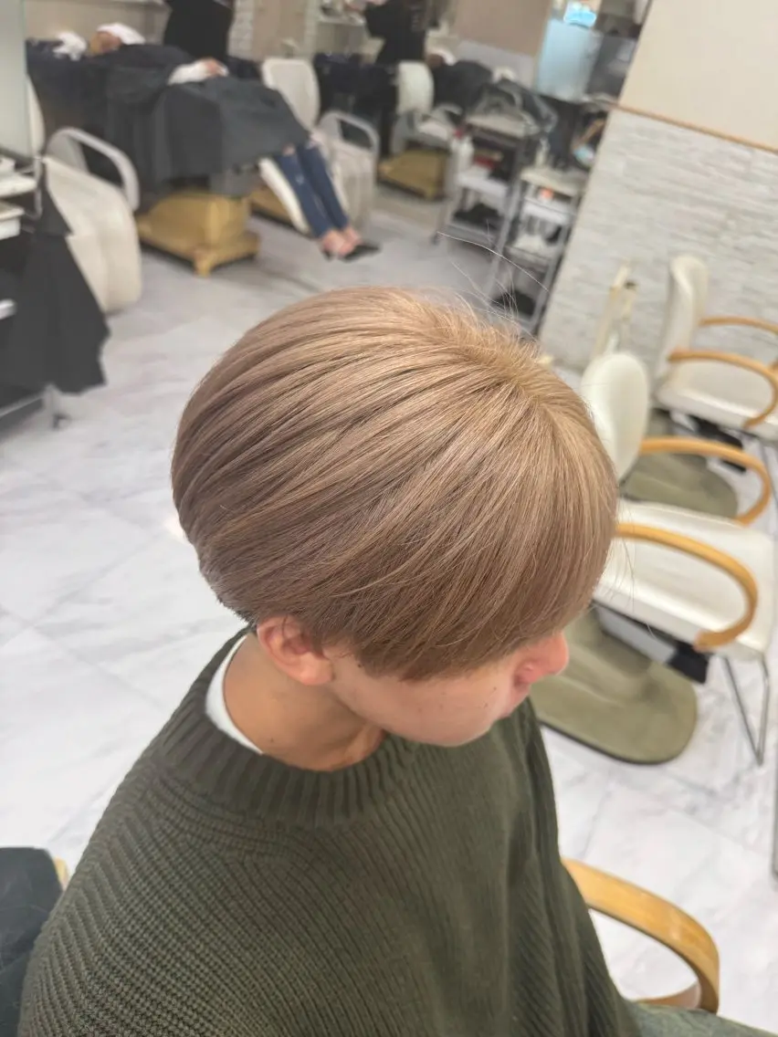 ショート カラー ヘアアレンジ メンズ 切りっぱなしボブ 前下がりボブ メンズブリーチ メンズハイライト メンズハイトーン カット ヘアカラー トリートメント 目黒 碧人のヘアスタイル