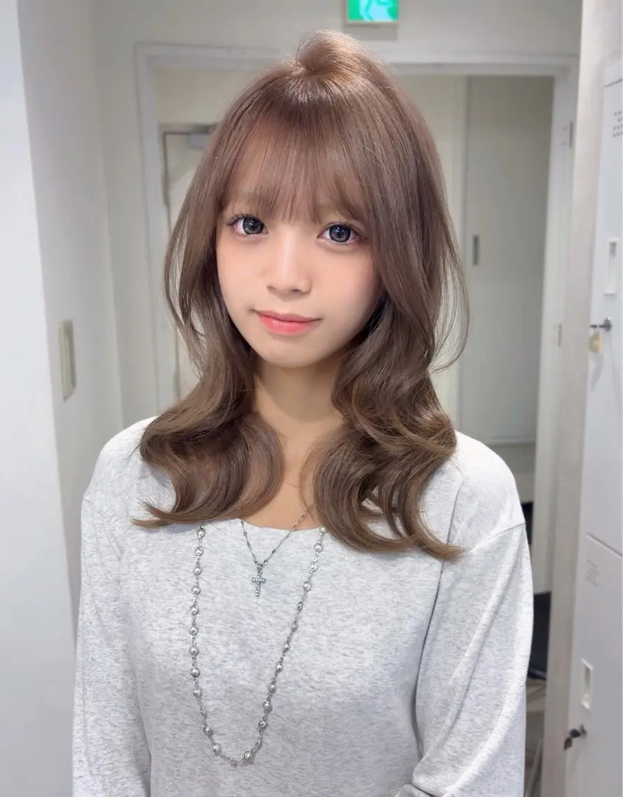 ミディアム カラー ヘアアレンジ ベージュカラー ミルクティーベージュ ミルキーベージュ ヘアカラー 透明感カラー/ 渋谷/Ayaka🎀のヘアスタイル
