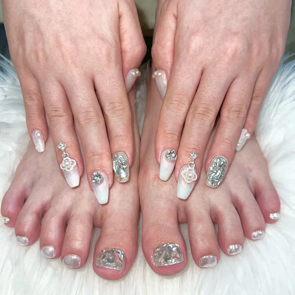 ネイル オーロラネイル フットネイル キラキラネイル ミラーネイル ハンドネイル フットネイル ネイルサロン High-Nailのネイルデザイン
