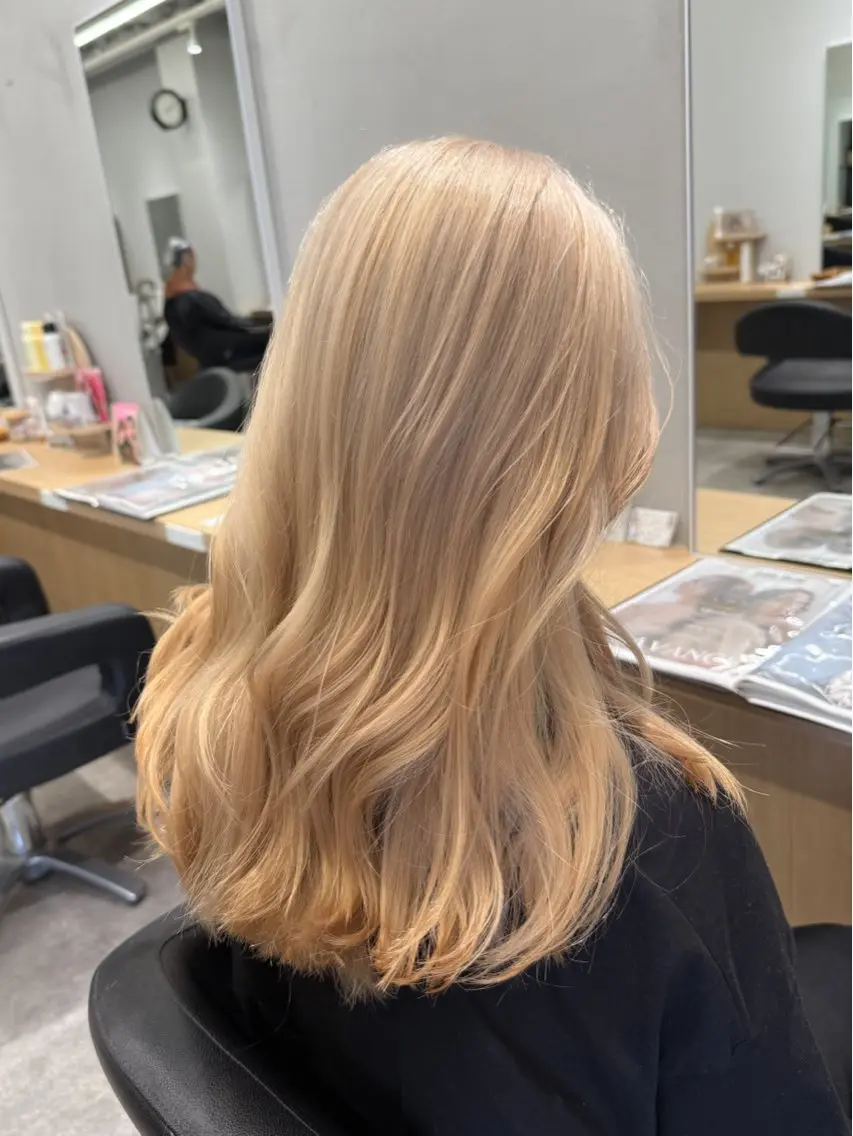 ロング カラー ベージュカラー ブリーチ ハイトーンカラー ハイトーンベージュ ヘアカラー 巻ける髪質改善🫧ハ イライト/永田汰伊智のヘアスタイル