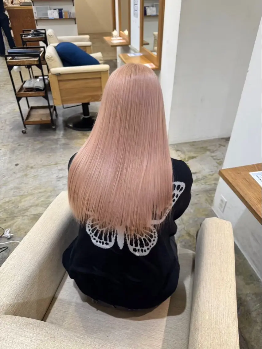 ロング ヘアカラー miyu カット・ハイトーンのヘアスタイル