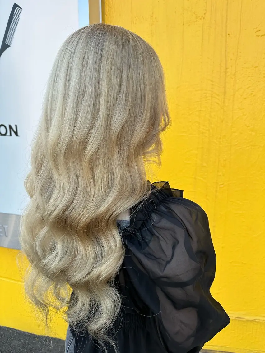 ロング ロング ヘアカラー フカサワ シホのヘアスタイル