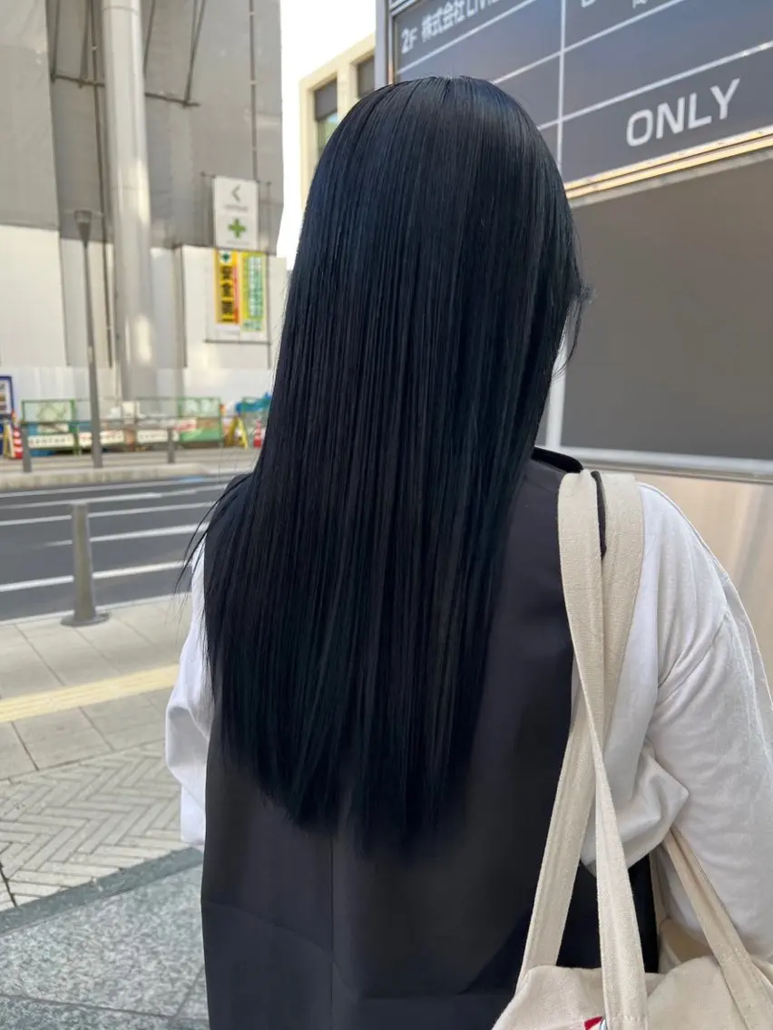 ロング カラー 黒髪 ブルーカラー ブルーブラック カット 縮毛矯正 ParveMix🍀 藤原愛未のヘアスタイル