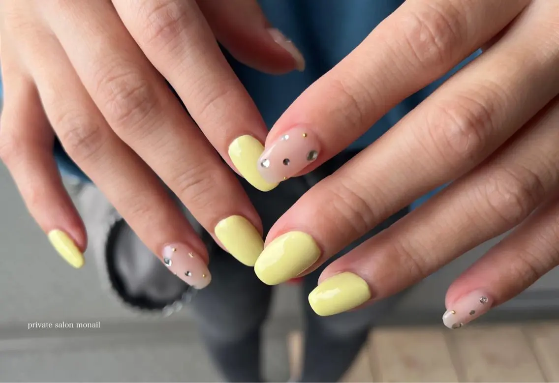 ネイル パステルネイル ストーンネイル 黄色 ハンドネイル nail salon monailのネイルデザイン
