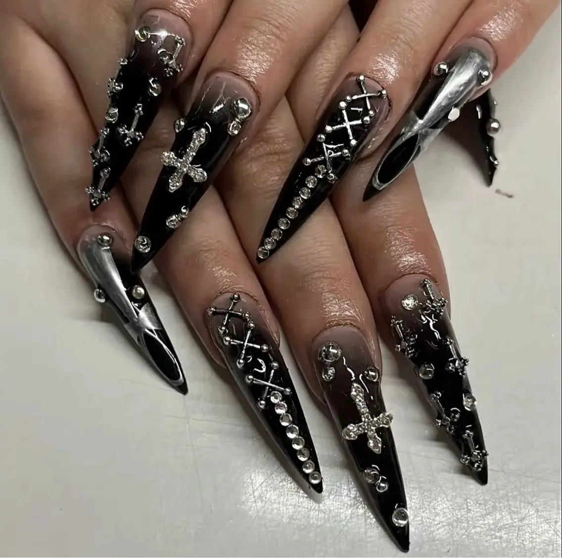 ネイル ロングネイル ハンドネイル Genie Mika Nailsのネイルデザイン