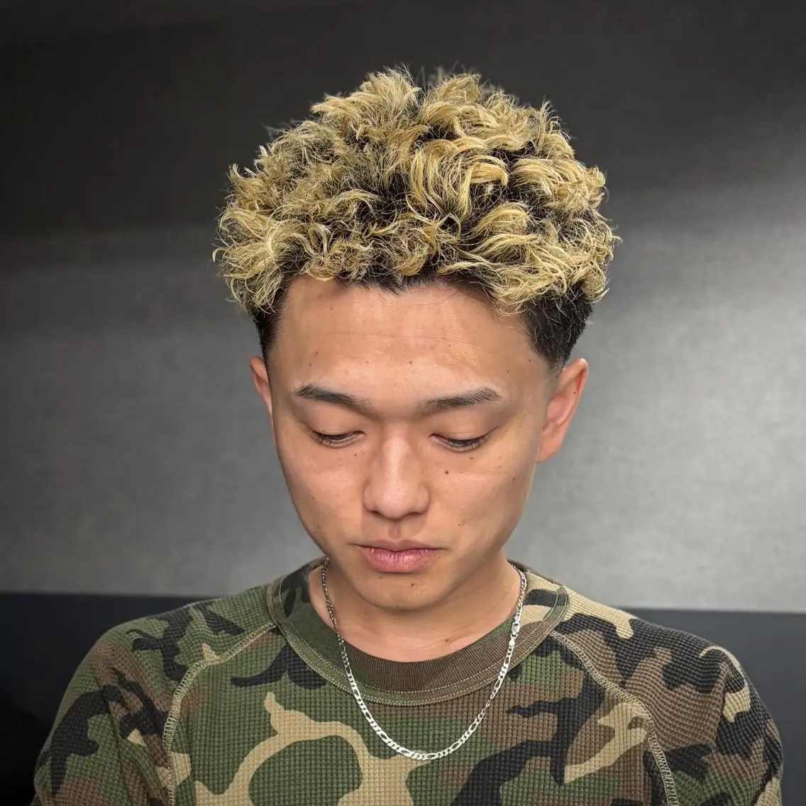 パーマ メンズ メンズパーマ カット パーマ 志村 シュンスケのヘアスタイル
