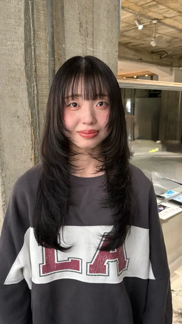 ロング レイヤーカット カット 安藤 まりのヘアスタイル