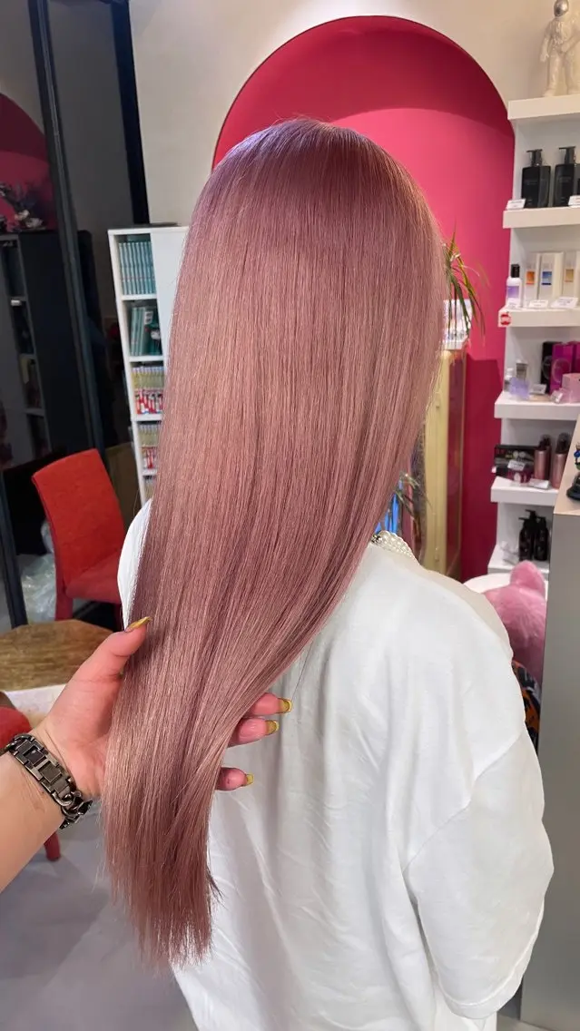 カラー Mii. 内田萌々のヘアスタイル
