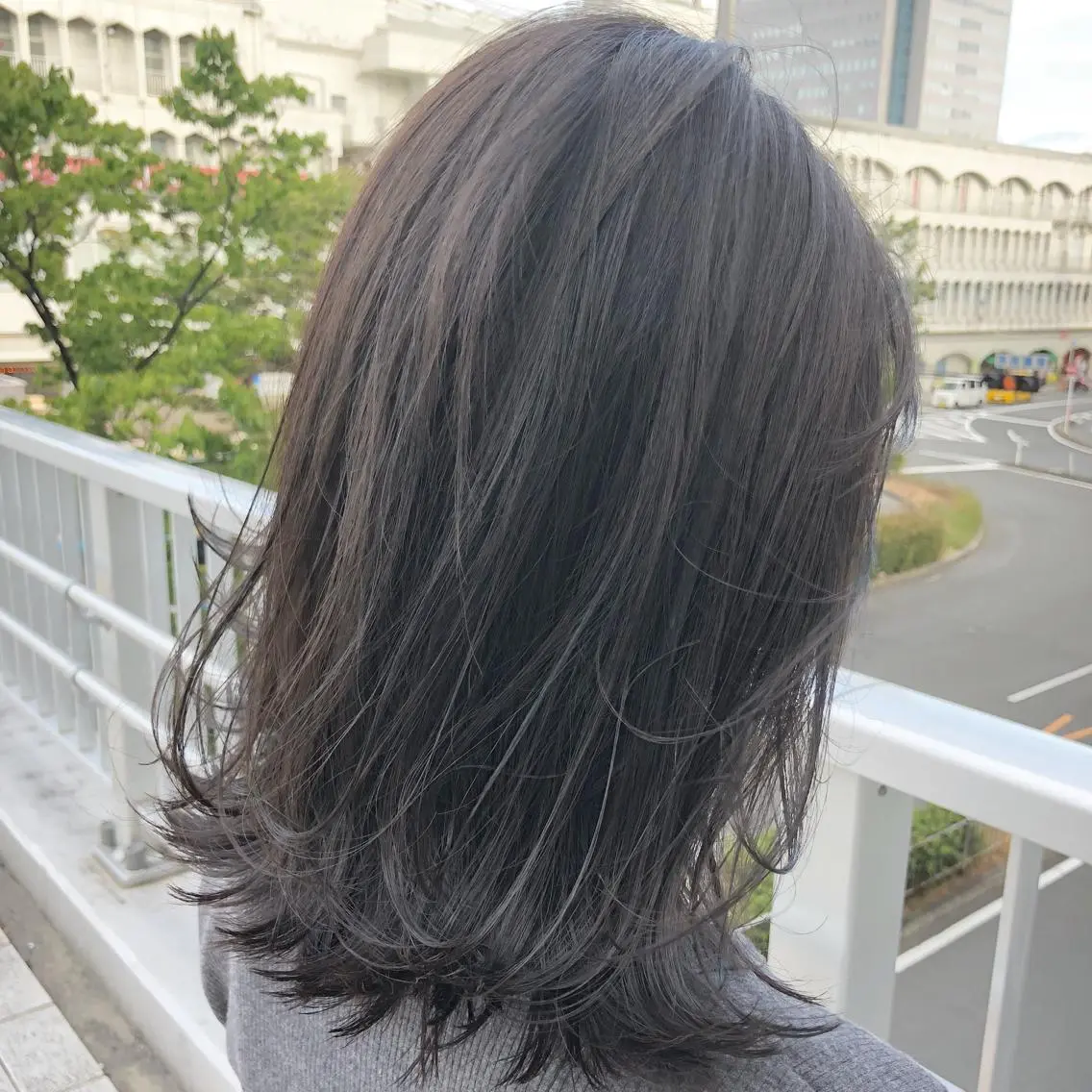 ミディアム カラー アッシュ 透明感カラー ボブ 外ハネヘア 宮本 聖希のヘアスタイル