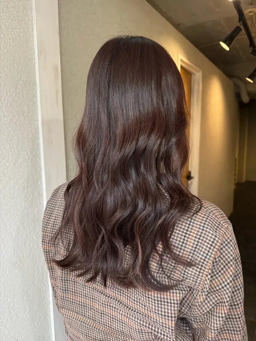 ロング ミルクティーカラー/ レイヤーカットAyaのヘアスタイル