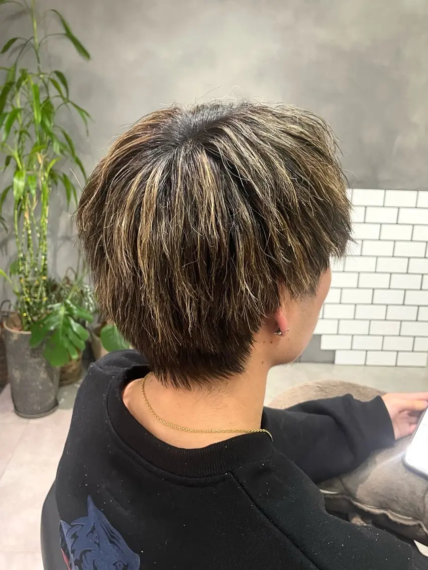 カラー メンズ メンズハイライト メンズメッシュ ハイライトカラー メッシュ 内山 あすかのヘアスタイル
