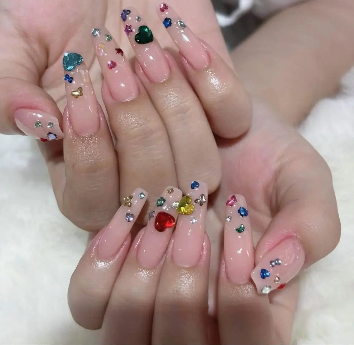 ネイル キラキラネイル マグネットネイル ぷっくりネイル 春ネイル ワンホンネイル ハンドネイル Lyna 池袋のネイルデザイン