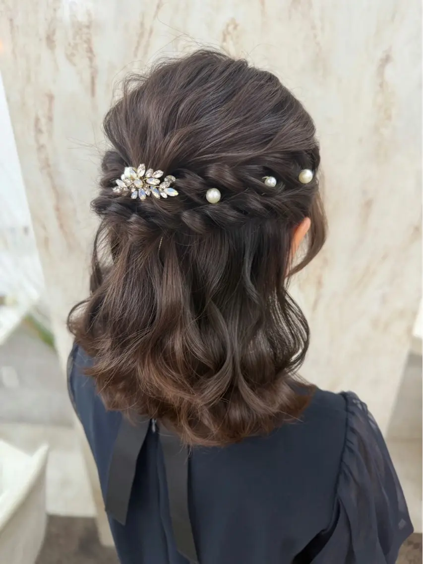 🕯ハーフアップヘアアレンジ🕯.*･ﾟ可愛さも上品さも叶える華やかなスタイル.*･ﾟの写真
