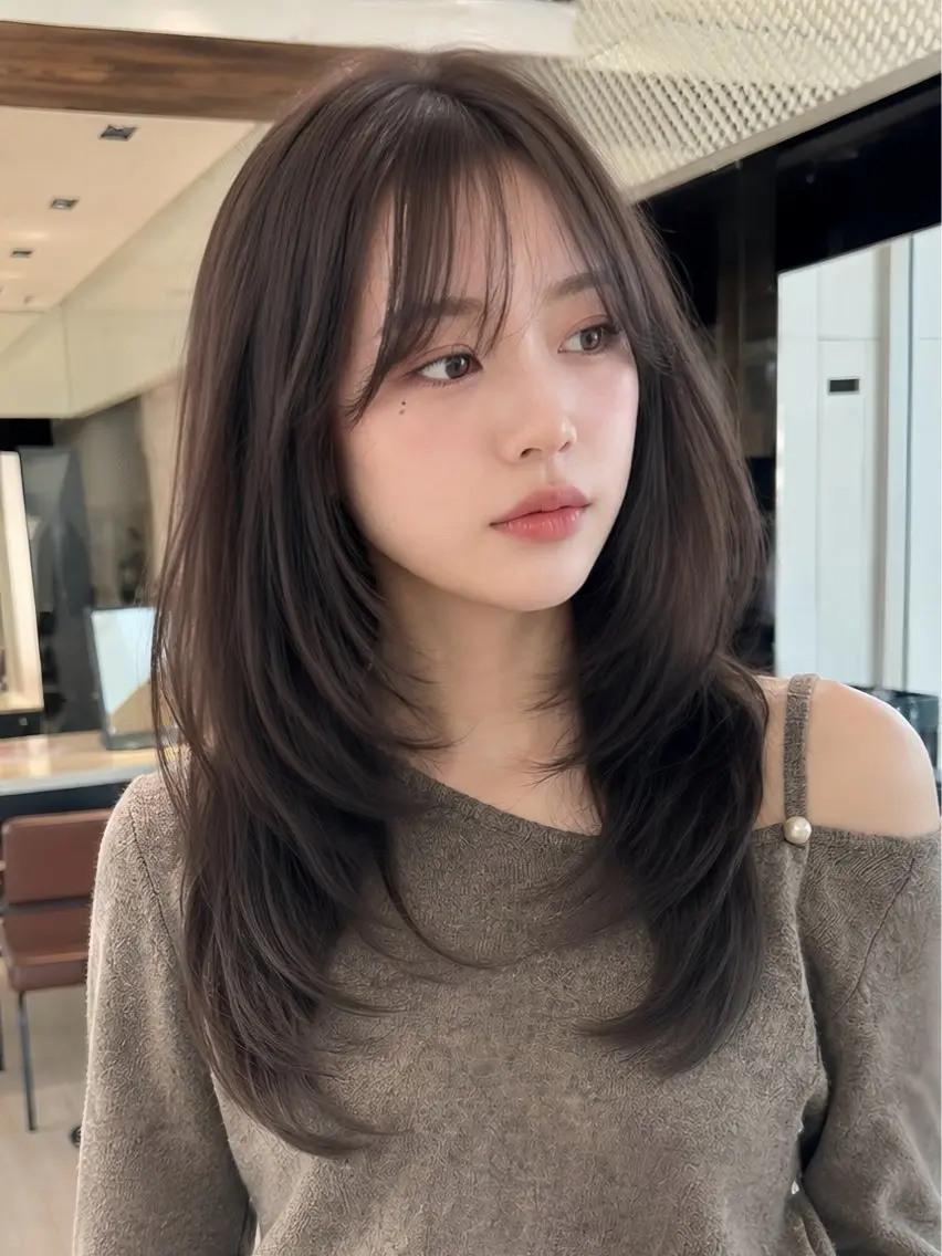 ミディアム ミディアムレイヤー 顔周りカット かきあげバング 韓国風ヘア レイヤーカット カット ヘアカラー 透明感カラー/韓国レ イヤー/宮下知也のヘアスタイル