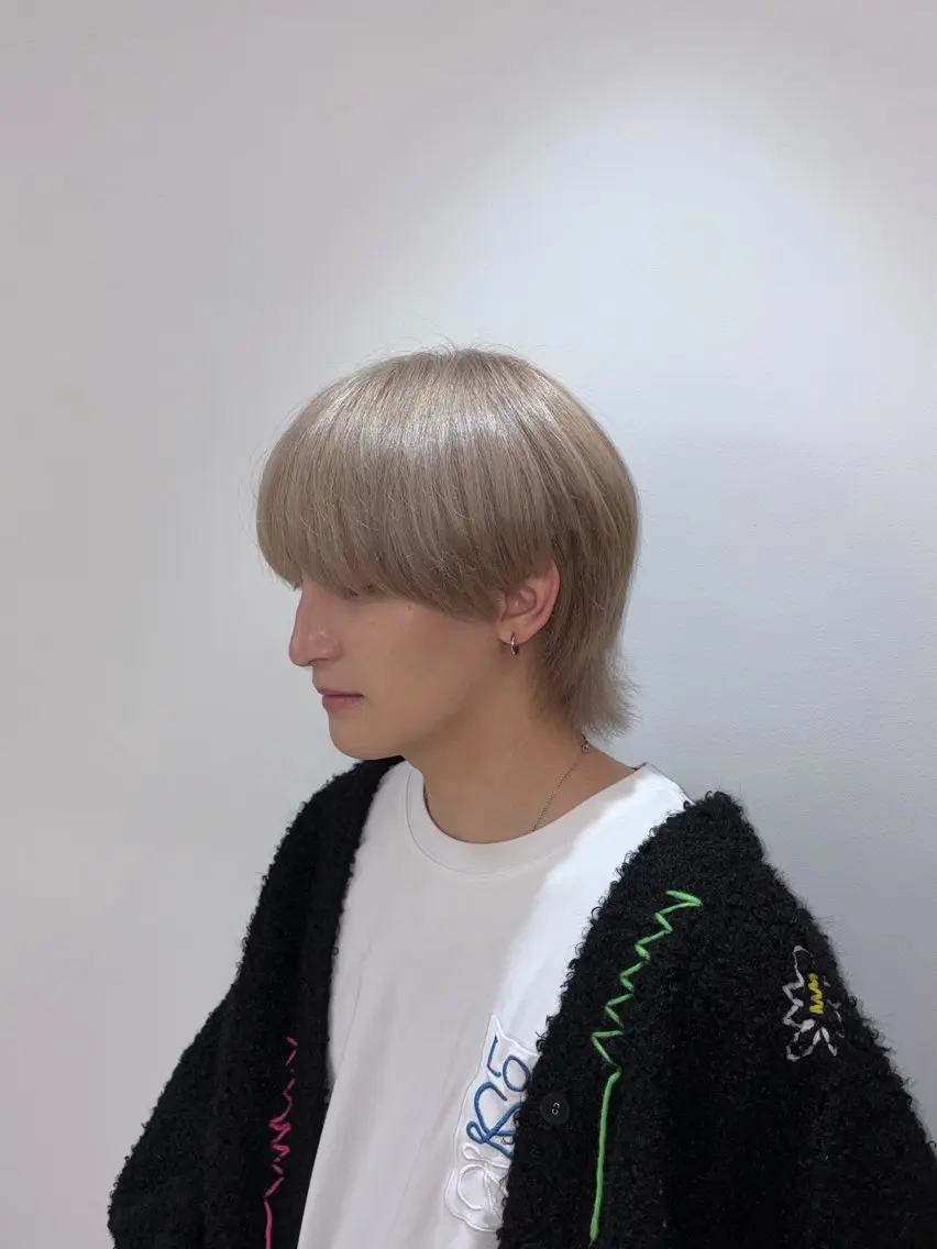 カラー メンズ メンズブリーチ メンズハイトーン ベージュカラー ブリーチ ハイトーンカラー RIONA ブリーチのヘアスタイル