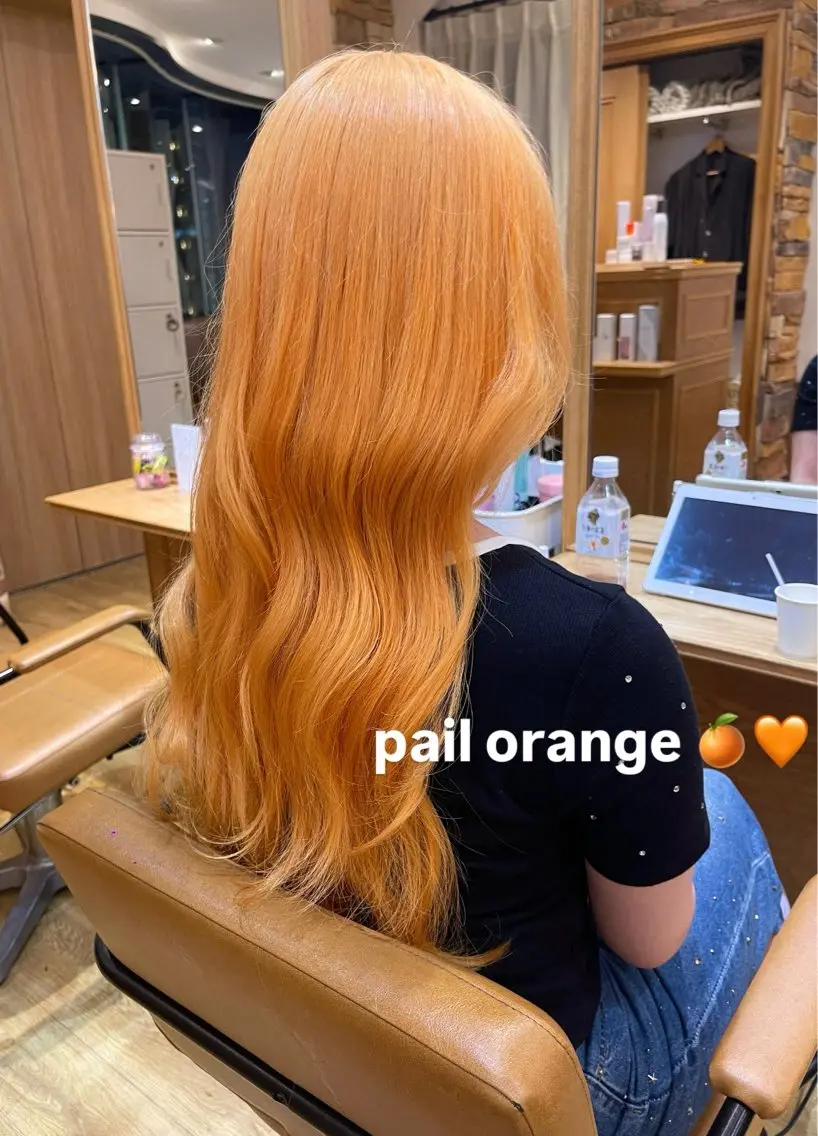 ロング カラー ブリーチ ダブルカラー オレンジ ヘアカラー トリートメント 髪質改善| ブリーチ 絹髪🦋shukaのヘアスタイル
