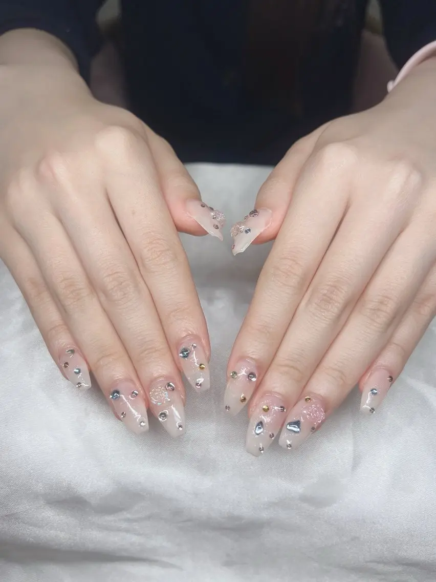 ネイル オーロラネイル チークネイル 長さ出し フットネイル フレンチネイル ハンドネイル Lee Nails チップ長さだし専門店のネイルデザイン