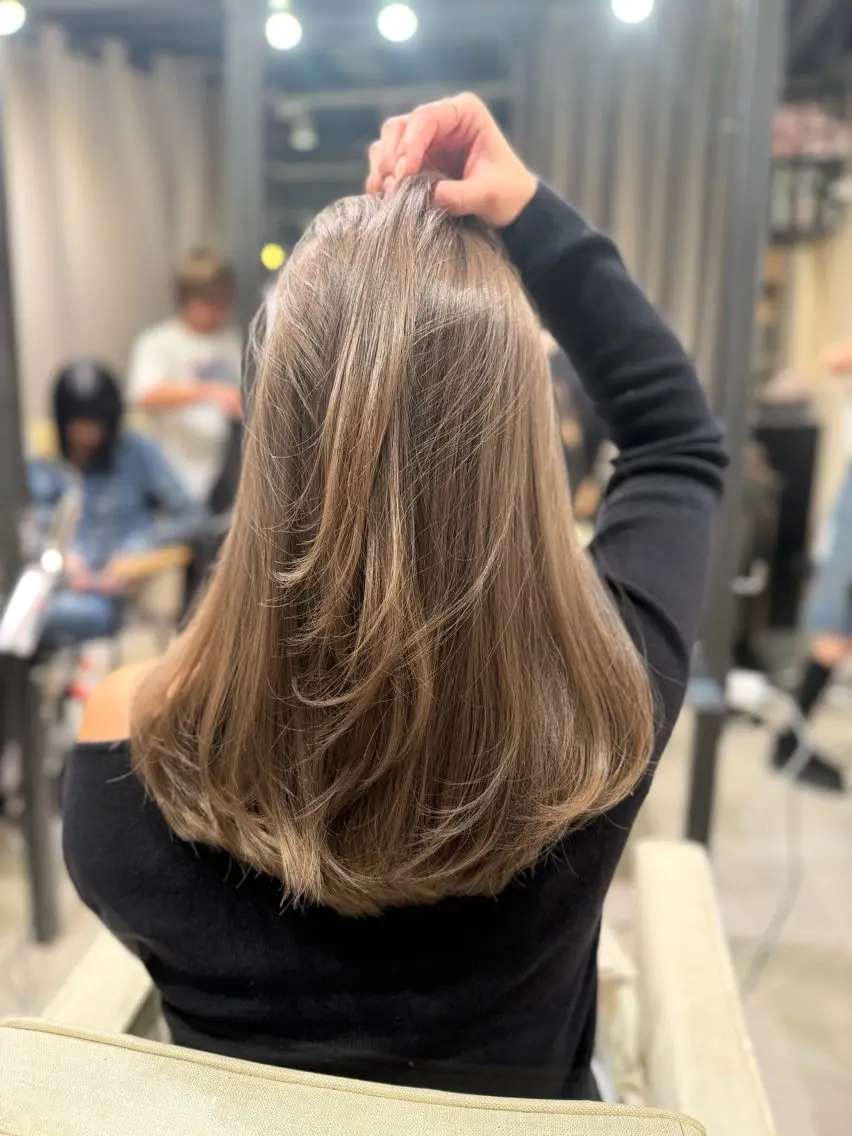 セミロング カラー グレージュ レイヤーカット ヘアカラー 🦋美髪/エクステ 🦋アベイクミのヘアスタイル