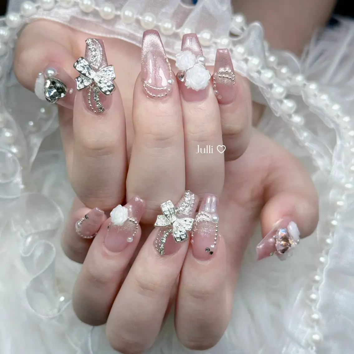 ネイル フレンチネイル ジェルネイル キラキラネイル 韓国ネイル マグネットネイル Julli NailStudioのネイルデザイン