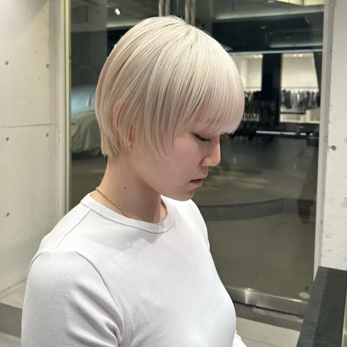 ショート カラー ブリーチ ブロンド ケアブリーチ ハイトーンカラー ホワイトブロンド 渋谷ハイトーン pi-(ぴー)のヘアスタイル