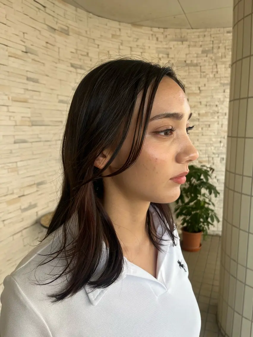 ミディアム カラー 喜屋武 美月のヘアスタイル