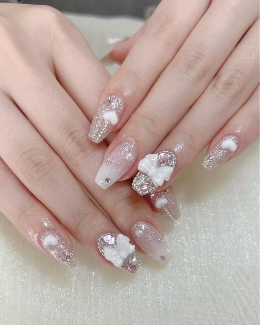 ネイル チークネイル フレンチネイル ハート キラキラネイル 韓国ネイル ハンドネイル Speraネイル 大宮店🎀のネイルデザイン
