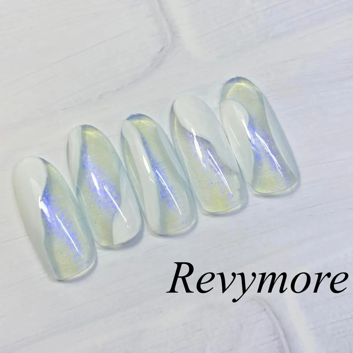 ミディアム ネイル オーロラネイル フットネイル ジェルネイル ミラーネイル シンプルネイル nail salon Revymoreのネイルデザイン