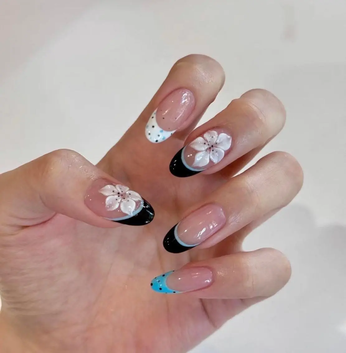 ネイル アートネイル チークネイル ドット フットネイル フレンチネイル ハンドネイル ハンドケア Mika Nails 心斎橋のネイルデザイン