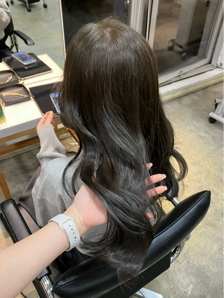 カラー ブリーチ グレージュ ブリーチなしカラー オリーブグレージュ オリーブグレー ヘアカラー 🎀透明感カラー🎀 Yurinoのヘアスタイル