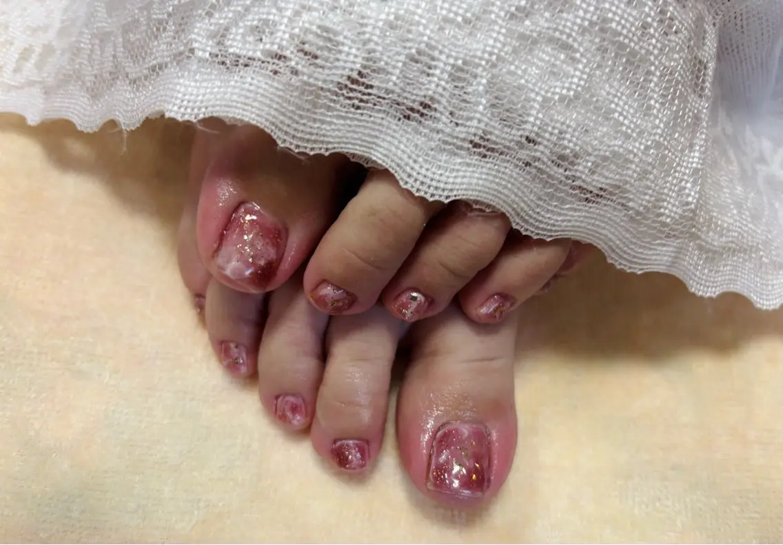 ネイル べっ甲ネイル ニュアンスネイル 赤色 遠藤 愛梨のネイルデザイン