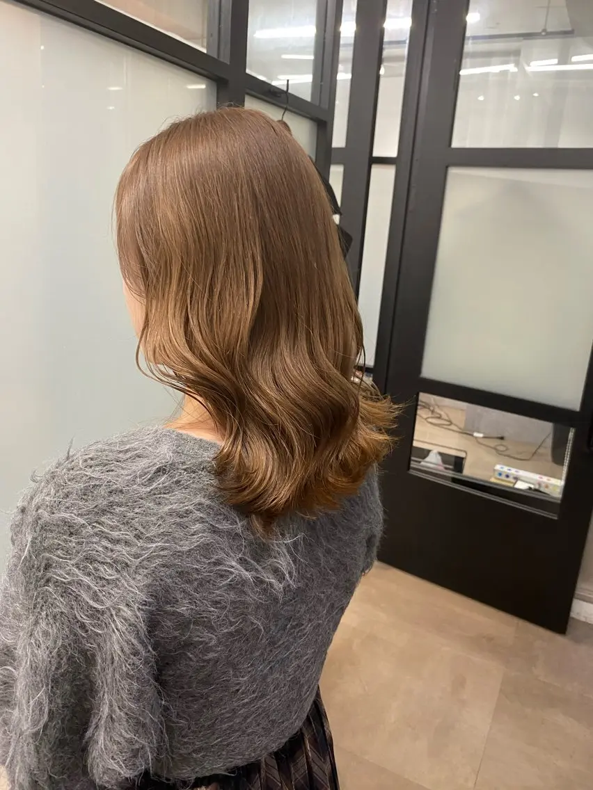 ミディアム カラー ベージュカラー ブリーチ ダブルカラー ブリーチなしカラー rina 🩶透明感カラーのヘアスタイル