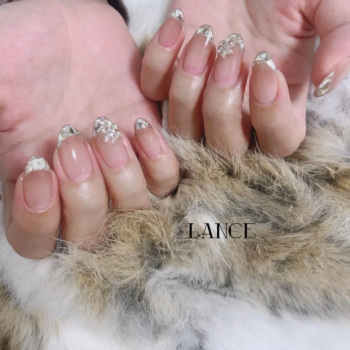 ミディアム ネイル クリスマス オーロラネイル フレンチネイル ワンホンネイル 冬ネイル ハンドネイル Lance nailのネイルデザイン