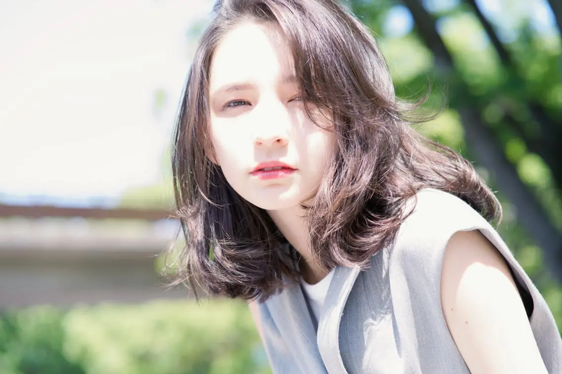ロング カラー ベージュカラー デザインカラー グラデーションカラー イルミナカラー オリーブベージュ N° +aero 横浜のヘアスタイル