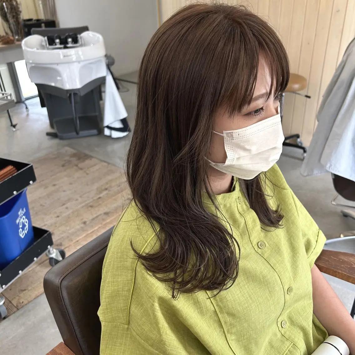 セミロング ヘアカラー 綿貫 美雪のヘアスタイル