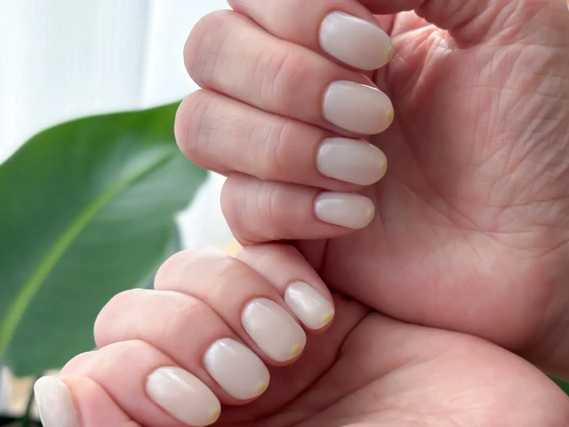 ネイル ブルー フレンチネイル ホワイト 黄色 ハンドネイル nail salon Ecloreのネイルデザイン