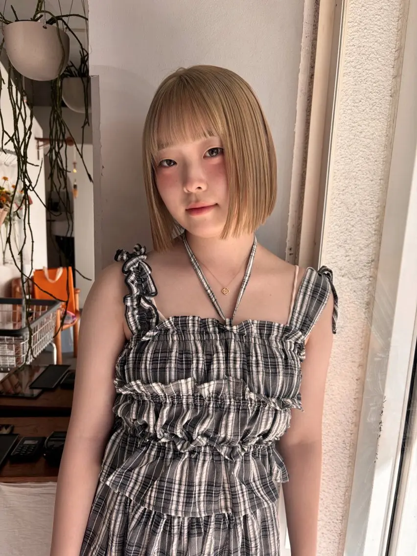 カラー ミディアム ベージュカラー ブリーチ 透明感カラー ダブルカラー ハイトーンカラー mirai/レイヤー ボブ/デザインのヘアスタイル