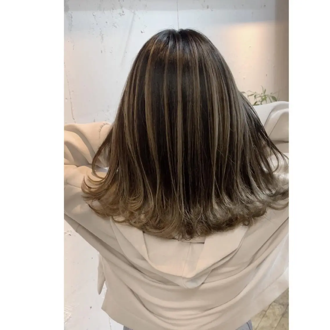 カラー バレイヤージュ ベージュカラー ブロンド ハイトーンカラー カット ヘアカラー トリートメント be yondのヘアスタイル