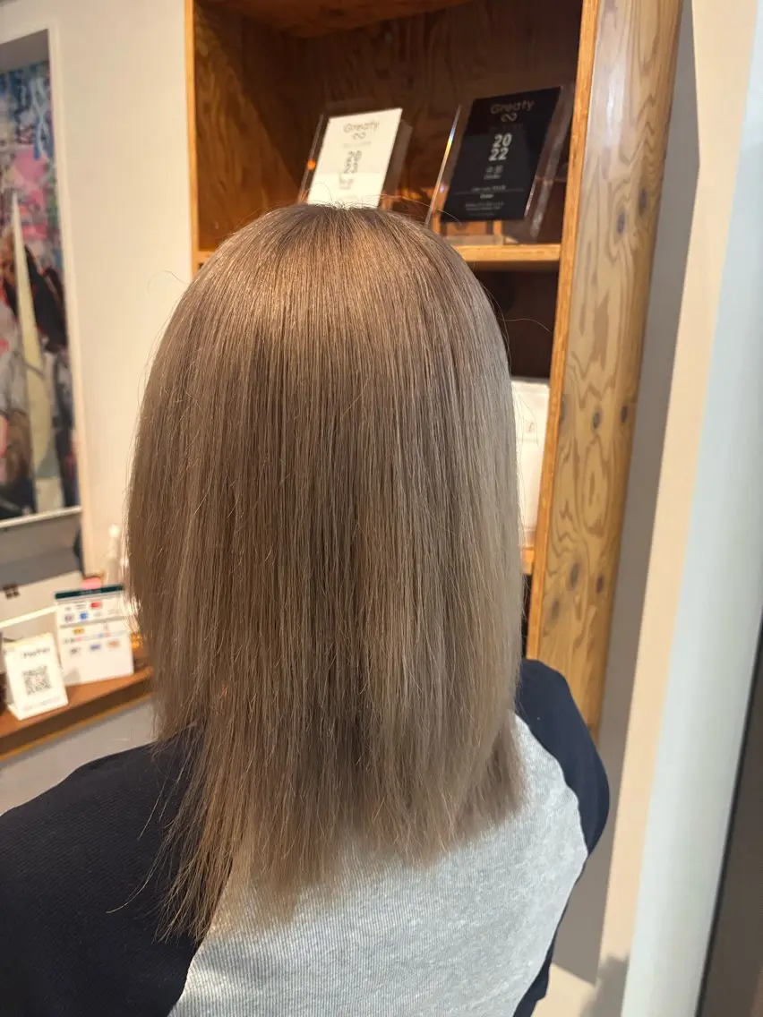 ミディアム ヘアカラー 西川 璃乃朱のヘアスタイル