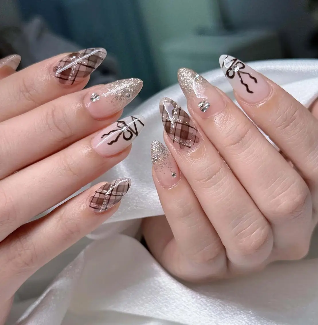 ネイル オーロラネイル ブルー チークネイル フットネイル フレンチネイル ハンドネイル NAILS168 池袋店のネイルデザイン