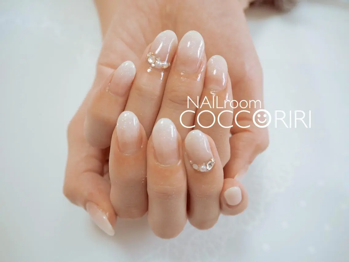 キッズ ネイル グラデーション ホワイト ensowa✱laf NAILのネイルデザイン