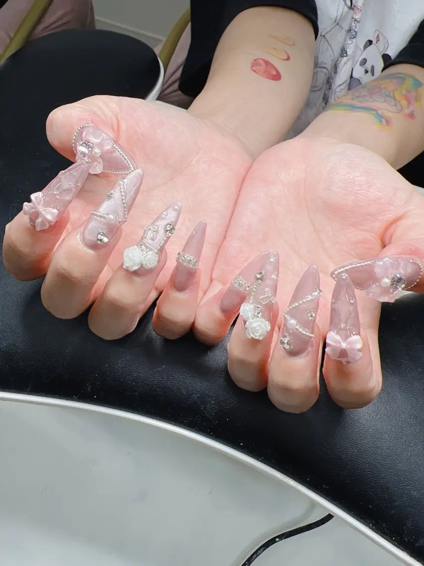 ネイル ハンドネイル Lee Nailsのネイルデザイン