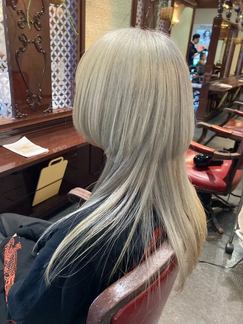 ロング カラー ハイトーンカラー ロング ウルフカット yohe nishikuboのヘアスタイル